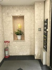 プレミアム・ユーゾーンビル エントランスホール　写真