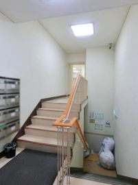 横川ビル(秋葉原) 階段　写真