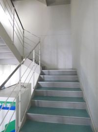 八丁堀岡谷ビル(旧:月星ビル) 階段　写真