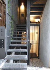 フィオラ南青山 階段