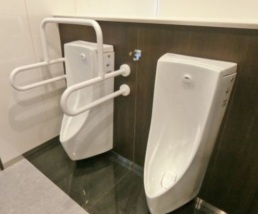 BIZCORE神田須田町 男性用トイレ