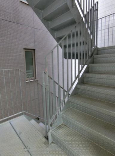 ACN日本橋浜町ビル(旧:TKM日本橋浜町タワー) 外階段　写真