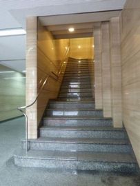 アクサ小伝馬町ビル 階段