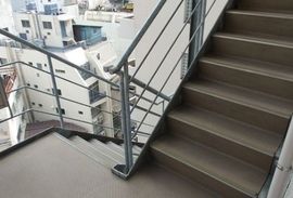 保坂ビル 階段