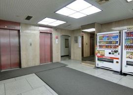 金山ビルディング 自動販売機　エレベーター