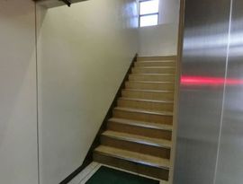 金山ビルディング 階段