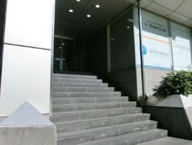 全研プラザ 階段
