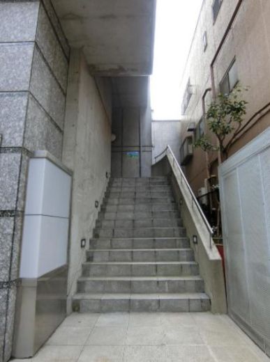 ヒューリック五反田山手通ビル 階段