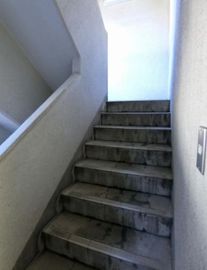 壽ビル(三越前) 階段