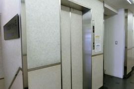 鍛治町ビル エレベーター