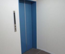 加島商館ビル 乗り口　下り口
