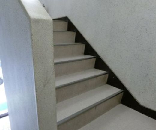 越後屋ビル 階段