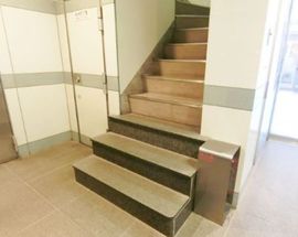 共同ビル(新岩本町) 階段