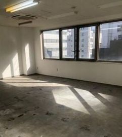 ソリューション玉川ビル 窓
