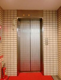 紅花ビル 乗り口