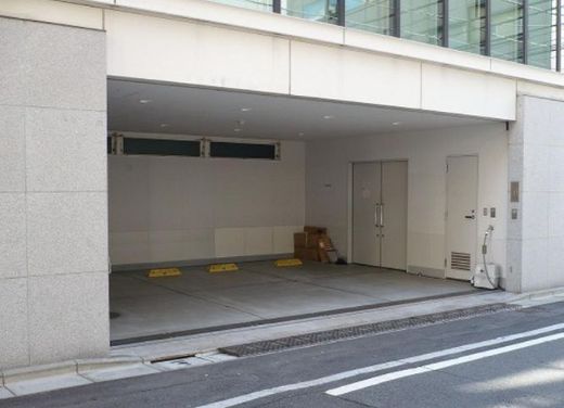 マルイビル 駐車場