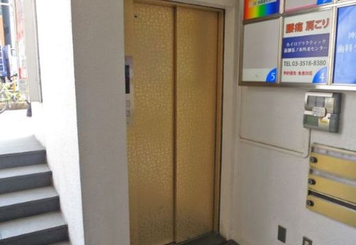 レインボービル エレベーター