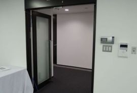 野村不動産西新宿共同ビル 出入り口