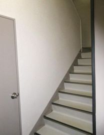 妙泉寺ビル 階段