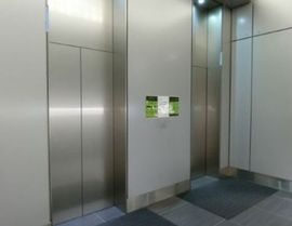 芝三田森ビル エレベーター　乗り口