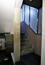 安藤ビル(五反田) 階段