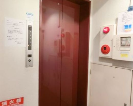 カガヤビル エレベーター