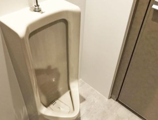 AD神田東口ビル 男性用トイレ