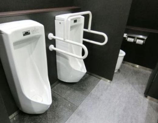 サクセス銀座7ビル 男性用トイレ