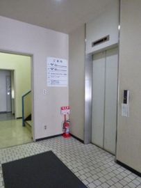 飯田橋尚学ビル別館 乗り口