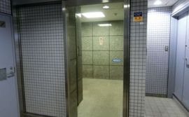 KTTビル エントランス