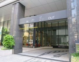 京橋トラストタワー 駐車場