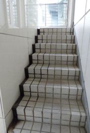 秀島ビル 階段
