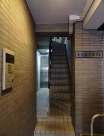 ラ・ツール・ド・ル・パン(SOHO) 階段　廊下