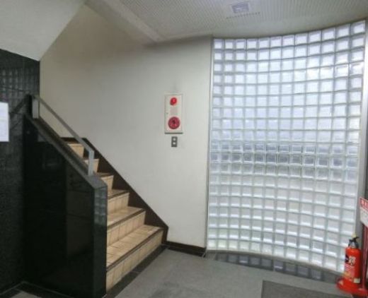 千駄ヶ谷尾澤ビル 階段