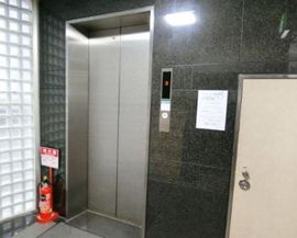 千駄ヶ谷尾澤ビル エレベーター