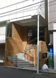 日本色素販売本社ビル 階段