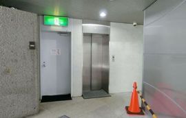 宮坂甲斐路ビル 廊下