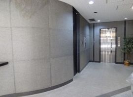 麹町秀永ビル エントランス