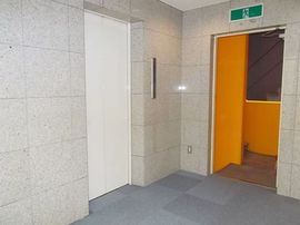 麹町秀永ビル エレベーターホール　非常口