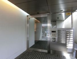 モドマルシェ渋谷桜丘ビル 出入り口