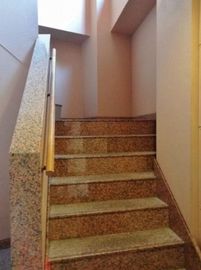 ターフフォー75(店舗) 内階段