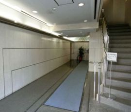 DAISENビル エントランスホール　写真