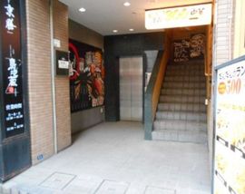 神田鍛治町駅前ビル エントランス