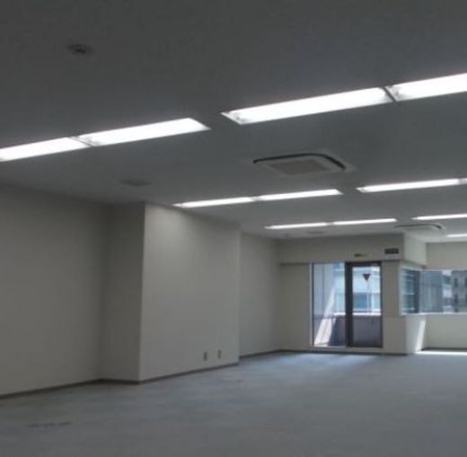 セーキビル 室内　照明