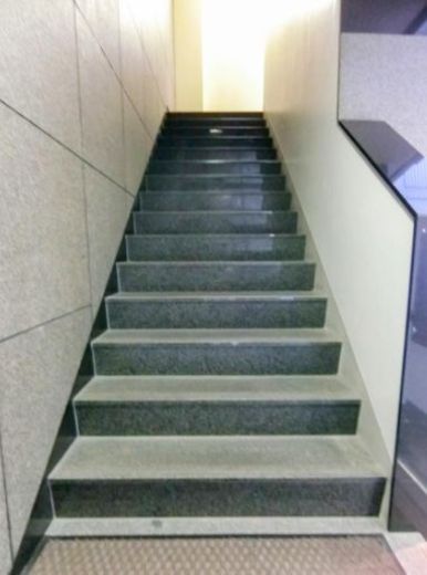 長寿ビル 階段