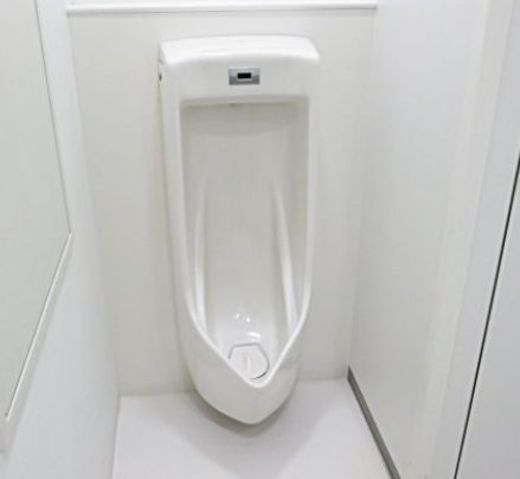 日本橋オリーブビル 男性用トイレ
