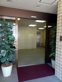 吉半八重洲通りビル 出入り口
