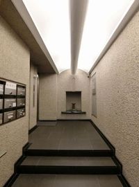 クロセビア本郷 エントランス　内階段