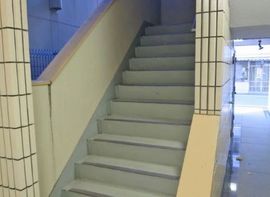 ユニゾ日本橋富沢町洋和ビル 階段　写真