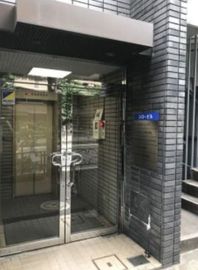 シロービル エントランス